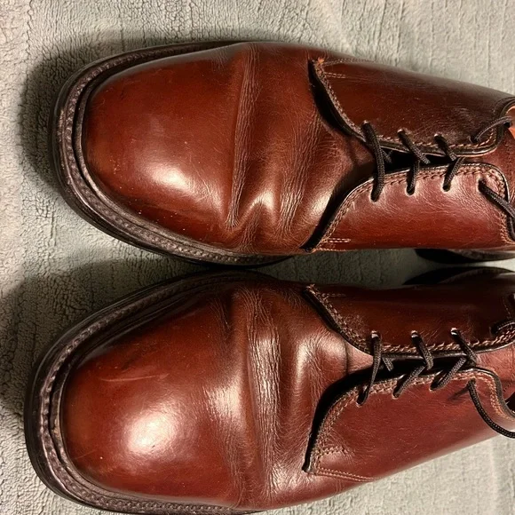 Allen Edmonds Pair Globetrotter Brown Leather Shoes 8 B style 8164 Allen Edmonds | Shoes | Allen Edmonds Brown Leather Captoe  main image 2
